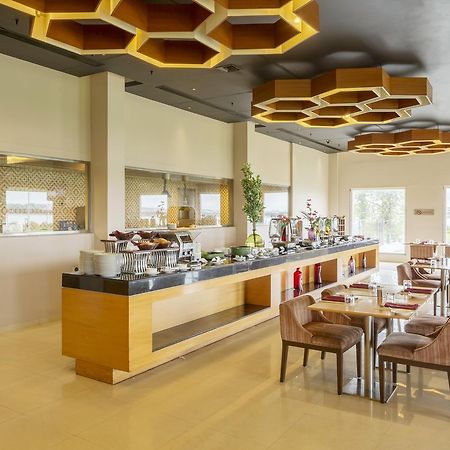 Hotel Naveen Lakeside Hubli Exterior photo