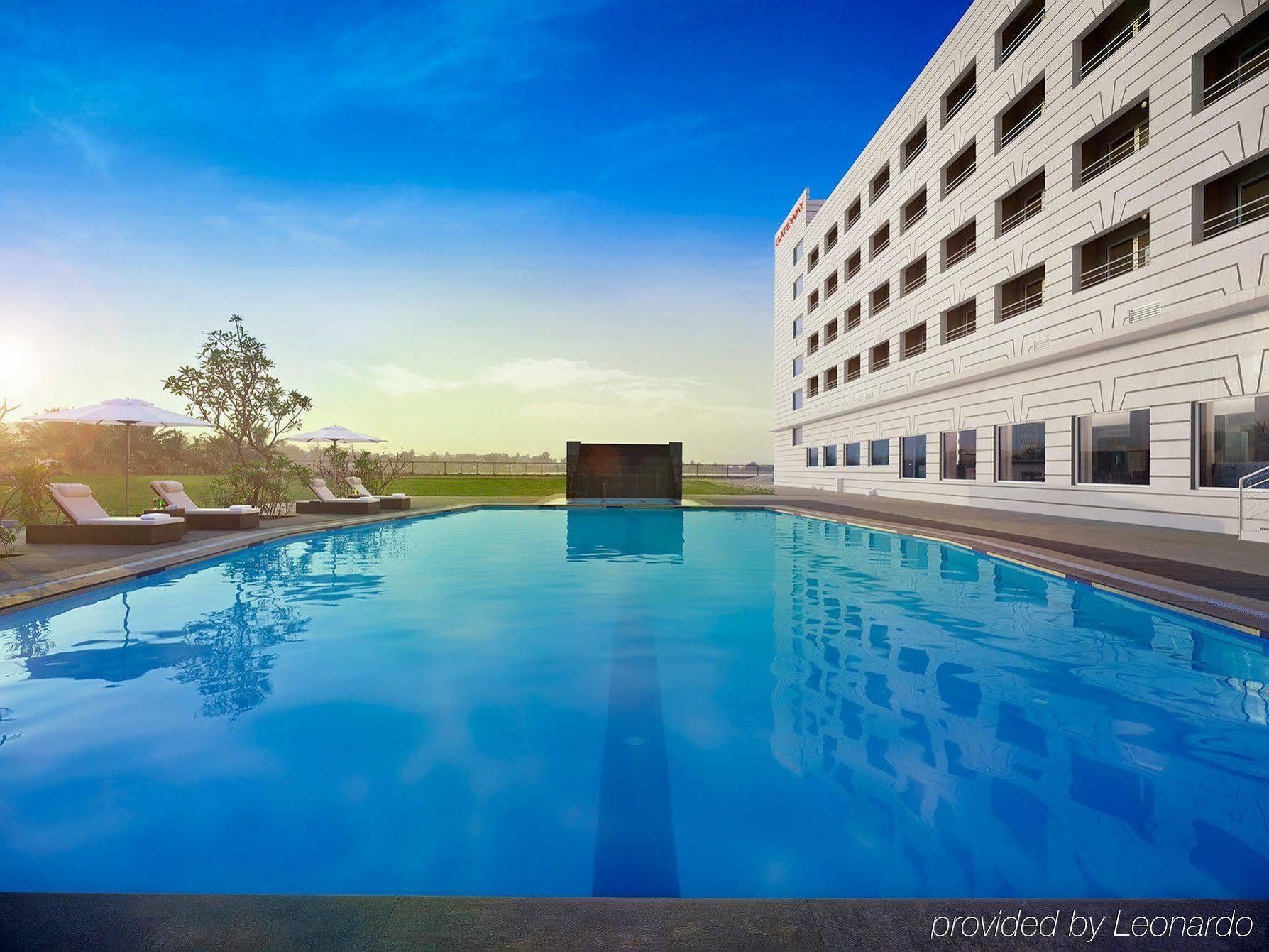 Hotel Naveen Lakeside Hubli Exterior photo