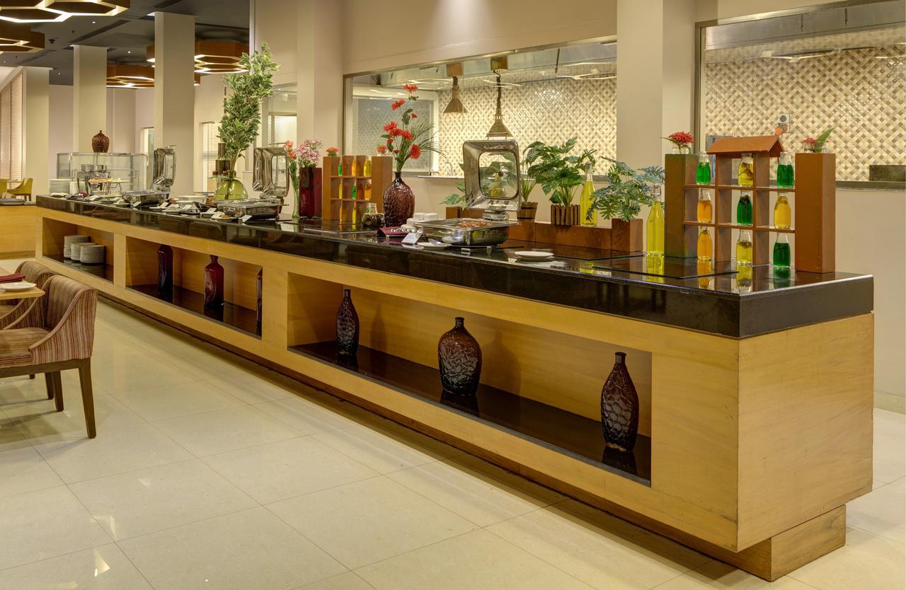 Hotel Naveen Lakeside Hubli Exterior photo