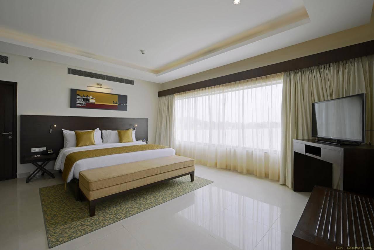 Hotel Naveen Lakeside Hubli Exterior photo