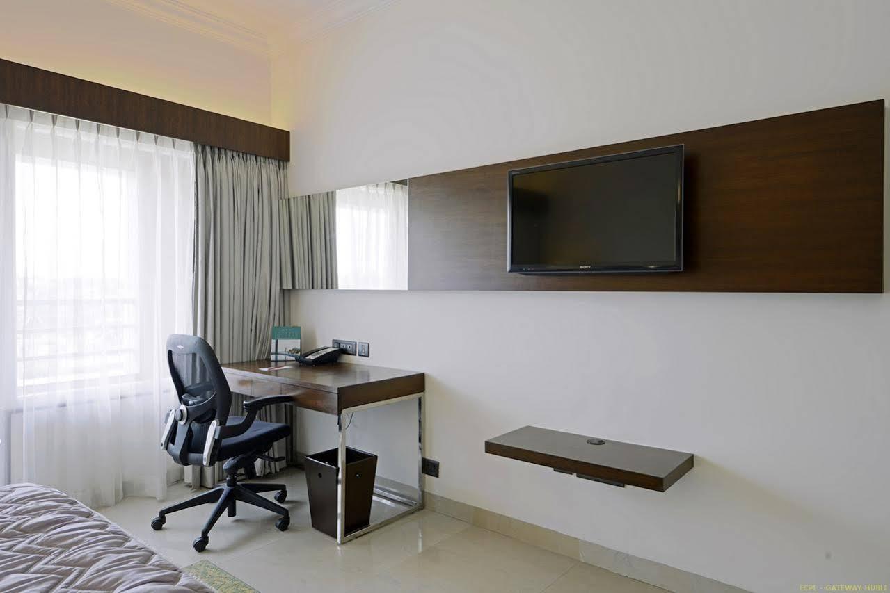 Hotel Naveen Lakeside Hubli Exterior photo