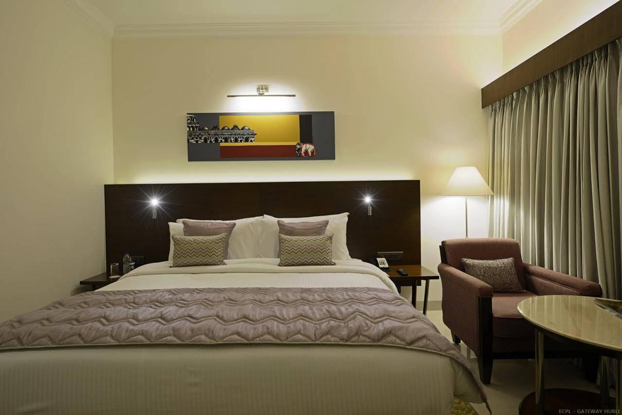Hotel Naveen Lakeside Hubli Exterior photo